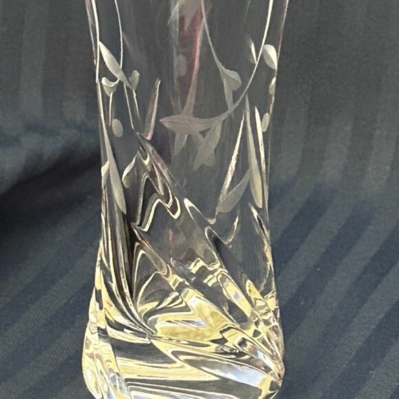 Lenox White Glass Art 9" Vase with Intricate Geometric Cuts and Sparkling Facets - Picture 5 of 11